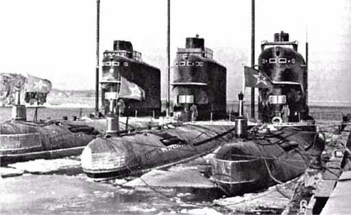 Bên cạnh đó, nguyên nhân khiến tàu ngầm K-129 gặp nạn tới nay vẫn còn là một điều bí ẩn mà không có cách gì giải đáp khi mà thân tàu ngầm đã vỡ nát do việc trục vớt của Mỹ, cũng như việc nó nằm ở vị trí quá sâu. Một số giả thuyết được đưa ra ví dụ như đã xảy ra một vụ nổ khí hydro trong khi sạc pin hay do va chạm với tàu ngầm Mỹ... Tuy nhiên các lý do này đều không được công nhận trừ phi người ta phải tiếp cận được con tàu.