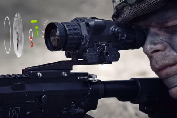 Ngoài ra, với sự phát triển của công nghệ kỹ thuật số CMOS, thay thế cho các giải pháp tăng cường hình ảnh truyền thống và ảnh nhiệt. Điều này cho thấy triển vọng về khả năng nhận thức tình huống, tìm kiếm và bắt bám mục tiêu trong các tình huống chiến đấu gần, trong điều kiện ánh sáng yếu và ban đêm. Ảnh: Hệ thống quan sát Smart Sight - Nguồn: Elbit Systems.