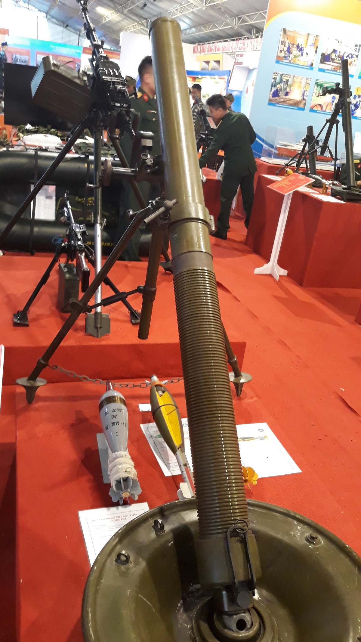 Súng cối SC100TX có chiều dài 1,7m. Ảnh: Hoàng Lê