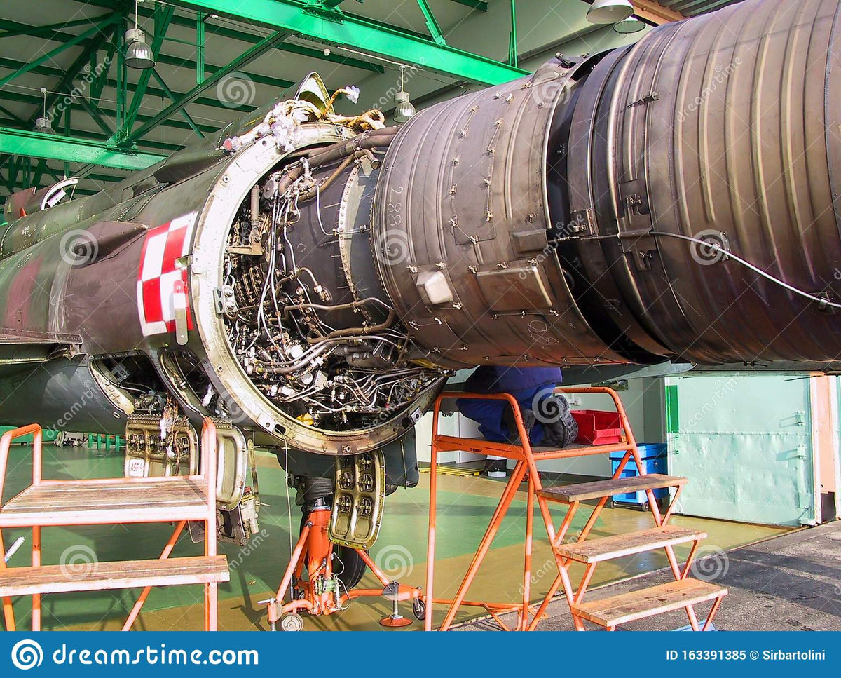 Ngoài radar, Su-22M5 còn trang bị hệ thống đo xa laser/tìm kiếm các mục tiêu được đánh dấu laser Thomson-CSF TMV 630, radar đo cao Thomson-CSF AHV6, thiết bị cảnh báo bị radar khóa Sherloc, thiết bị gây nhiễu điện tử gắn ngoài Barax, hệ thống dẫn hướng chiến thuật NC12 và thiết bị định vị toàn cầu NSS100-P cùng hệ thống thông tin liên lạc radio hai bước sóng VHF/UHF ERA 2000, hệ thống liên lạc-chỉ dẫn hạ cánh NR 810A..