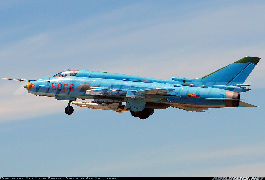 Cùng với bộ đôi máy bay tiêm kích hiện đại Su-27 và Su-30, Su-22 vẫn đóng vai trò quan trọng trong KQND Việt Nam. Những “đôi cánh ma thuật” đang đảm đương tất cả các nhiệm vụ từ cường kích tấn công mặt đất như thiết kế ban đầu đến trách nhiệm nặng nề hơn là tấn công mặt biển và thậm chí còn phải làm thêm cả vai trò tiêm kích phòng không thay thế cho MiG-21.