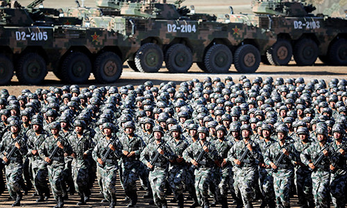 Đã đến lúc suy ngẫm về sự mong manh của Mỹ; trong tương lai, Trung Quốc rõ ràng sẽ quyết tâm thách thức vị thế của Mỹ giống như Liên Xô trước đây; tuy nhiên Trung Quốc sẽ hành động khác Liên Xô, họ không tập trung vào việc triển khai lực lượng quân sự toàn cầu, mà tập trung vào việc ngăn chặn sự can thiệp của Mỹ. Ảnh: Quân đội Trung Quốc đang thay đổi mạnh mẽ - Nguồn: Sina