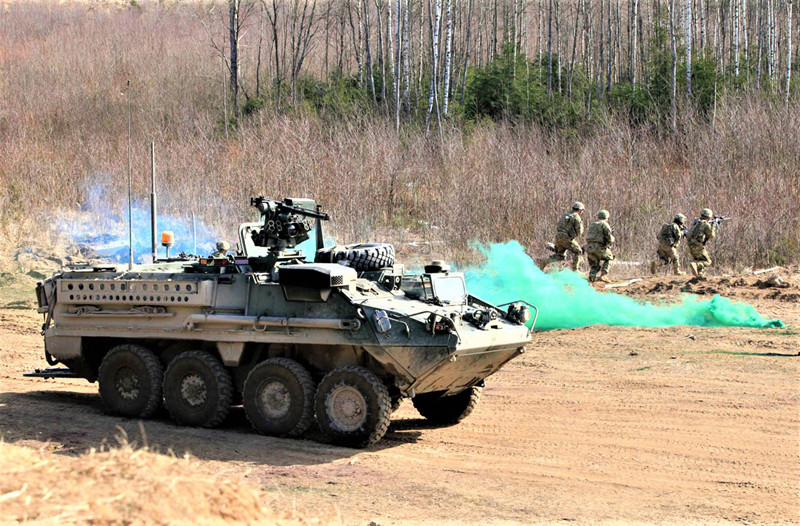 Xe bọc thép tám bánh M1126 Stryker là thành viên của dòng xe Stryker có nguồn gốc từ LAV III (Canada), được General Dynamics Land Systems Canada sản xuất cho Quân đội Mỹ, bắt đầu được biên chế từ tháng 10/2003. Ước tính, có khoảng 4.900 chiếc Stryker đã được sản xuất. Ảnh: M1126 Stryker trong một buổi diễn tập - Nguồn: strategic-bureau.com