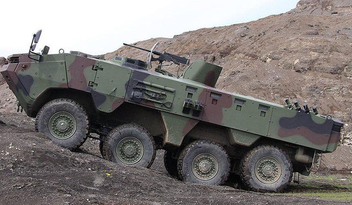 Phiên bản chở quân của ARMA được trang bị súng máy 7,62 mm hoặc 12,7 mm, hoặc tháp pháo 20 mm điều khiển từ xa, hoặc modul tháp pháo Mizrak-30, gồm pháo 30 mm, súng máy 7,62 mm và tên lửa chống tăng dẫn đường bằng laser UMTAS. Ảnh: ACV ARMA - Nguồn: armyrecognition