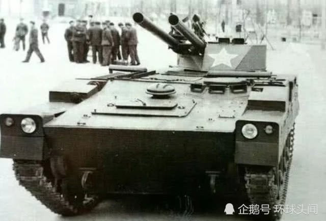 Mẫu thử nghiệm WZ141 lắp hai pháo không giật ĐKZ và hai tên lửa HJ-73 (một biến thể của tên lửa Liên Xô 9M14 Malyutka) bên trên 2 khẩu pháo này. Tuy nhiên, các sự kiện chính trị dẫn đến việc hủy bỏ dự án WZ141 và việc sử dụng AIFV của Trung Quốc sẽ tiếp tục trì trệ cho đến những năm 1990. Ảnh: Xe chiến đấu nhảy dù WZ141 do Trung Quốc chế tạo vào thập niên 1980 - Nguồn: Sina.