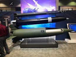 Theo nhà thầu Lockheed Martin, tên lửa PrSM đáp ứng khả năng tấn công các mục tiêu ở khoảng cách từ 60 tới 500km ở phiên bản tiêu chuẩn và có thể tăng tầm với các biến thể đạn tên lửa khác nhau. Ảnh: Các loại tên lửa PrSM có tầm bắn khác nhau - Nguồn: Wikipedia.