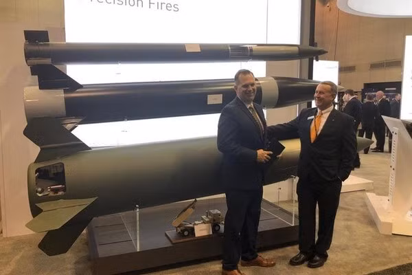 Lầu Năm Góc công bố chương trình phát triển PrSM từ năm 2016. Tham gia gói thầu này là một các nhà thầu quân sự danh tiếng của Mỹ Lockheed Martin và Raytheon. Khi không còn bị giới hạn bởi INF, Mỹ kỳ vọng tên lửa PrSM có tầm bắn tới 800km và có nhiều tính năng chiến đấu mới, giúp mở rộng khả năng hỏa lực. Ảnh: Tên lửa PrSM – Nguồn: Sina