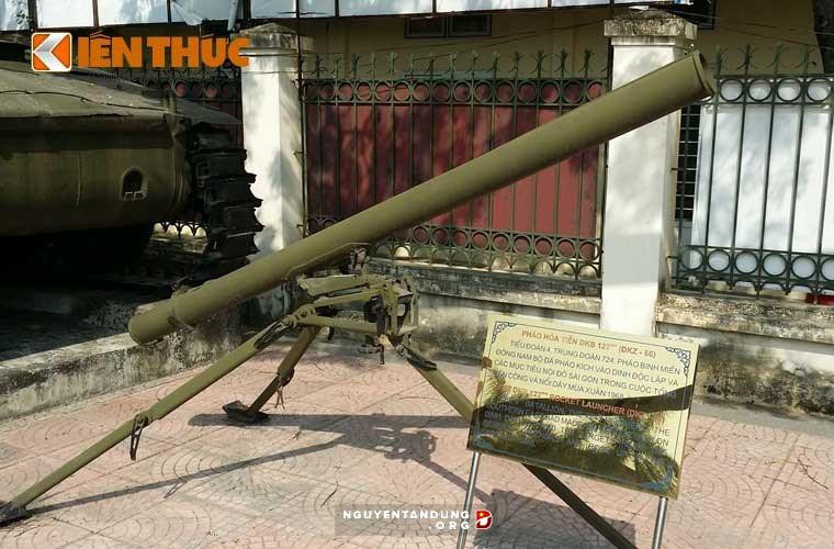 Vào cuối năm 1965, việc sản xuất hàng loạt vũ khí 9P132 đã bắt đầu; 20 hệ thống và đạn đã được hoàn thành vào đầu năm 1966. Trong những tháng tiếp theo, 180 hệ thống khác đã được lắp ráp; đến cuối mùa xuân năm 1967, chúng được viện trợ cho QGP Miền Nam Việt Nam. Ảnh: DKB của QGP Miền Nam Việt Nam - Nguồn: QPVN.