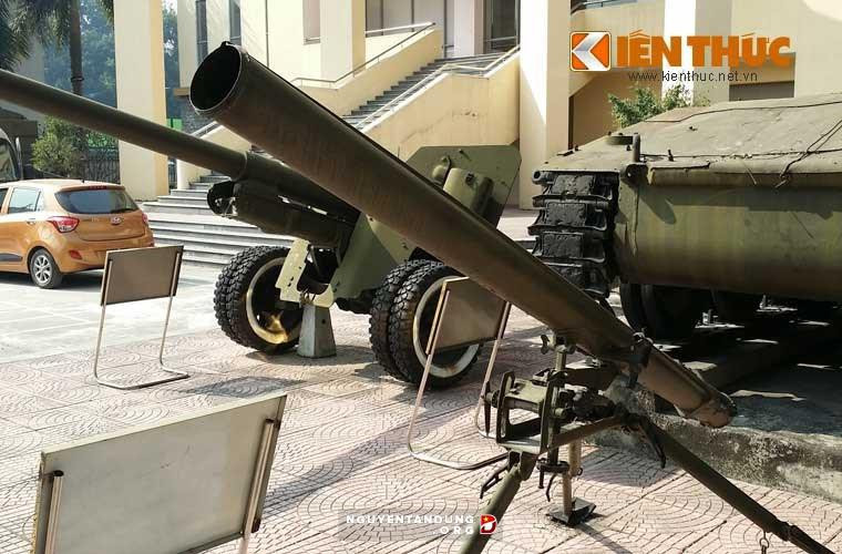 Khi thiết kế loại vũ khí mới theo yêu cầu của Việt Nam, các kỹ sư Liên Xô đã tính toán để giảm kích thước và trọng lượng, nhưng vẫn bảo đảm những tính năng kỹ chiến thuật; ngoài ra hệ thống giá đỡ, máy tầm, hướng được thiết kế đơn giản, dễ thao tác, tháo rời và di chuyển trên những địa hình hiểm trở bằng sức người. Ảnh: DKB của QGP Miền Nam Việt Nam - Nguồn: QPVN.