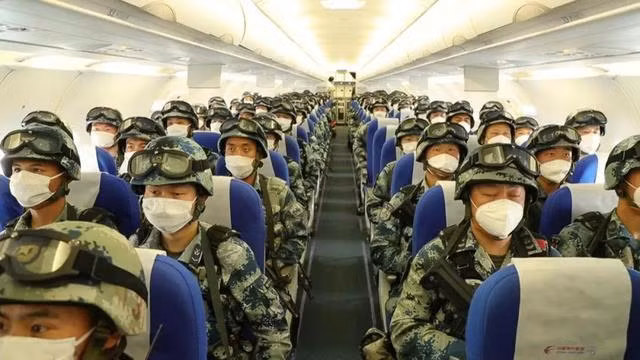 Theo Đài Truyền hình Trung ương Trung Quốc CCTV, một đơn vị không quân gần đây đóng tại tỉnh Hồ Bắc, đột nhiên nhận được lệnh yêu cầu lực lượng này nhanh chóng di chuyển đến khu vực cao nguyên phía tây bắc, giáp giới với Ấn Độ.