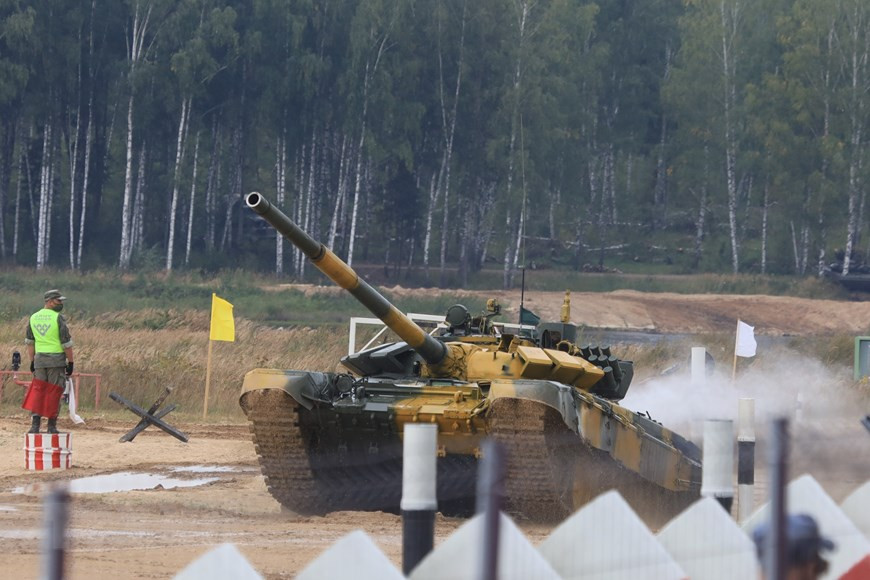 Tuy nhiên, cũng phải nói thêm rằng, hệ thống điện tử và trọng tài trường bắn không hiểu sao vẫn ghi nhận quả đạn vào bia số 12 (phát thứ 2 bắn pháo 125mm đi xuyên qua gần sát mép dưới của bia) là chính xác nên đội Việt Nam không chạy vòng phạt ngay lúc đó. Nếu chạy ngay lập tức khi đó, không chắc chúng ta mất tới 4 phút để hoàn thành vòng phạt với trình độ của kíp lái Việt Nam trong trận này vì có thời điểm chúng ta nước rút đạt vận tốc tới 72km/h.