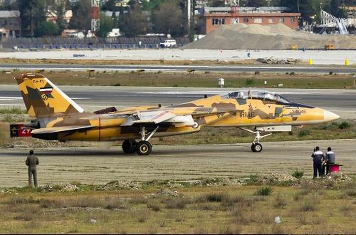 Nếu khả năng của Iran chỉ có thể chế tạo đến mẫu máy bay chiến đấu hạng trung thì họ bắt buộc phải nhập khẩu loại máy bay chiến đấu hạng nặng của nước ngoài; theo những thông tin, hiện nay Iran rất quan tâm đến mẫu máy bay chiến đấu hạng nặng Su-30SM hoặc Su-35 của Nga. Ảnh: Máy bay chiến đấu F-14 của Iran - Nguồn: Wikipedia