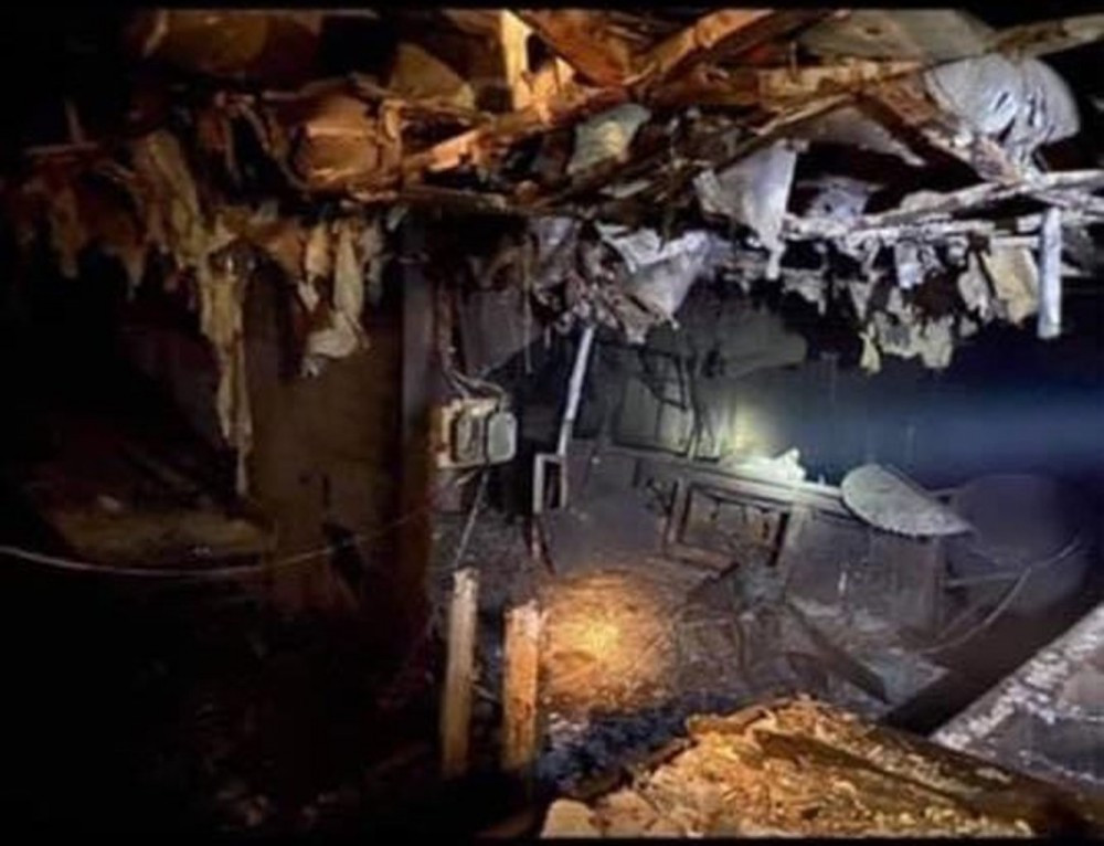 Theo ông này: "Mỹ không nên lãng phí thời gian để tìm hiểu thủ phạm và nguyên nhân gây ra vụ cháy kinh hoàng trên tàu USS Bonhomme Richard. Chuyện gì đã xảy ra với chiếc tàu này? Vì một lý do nào đó, đây là vụ cháy có chủ ý và do chính binh sĩ Mỹ gây ra". Ảnh: Nội thất bên trong chiếc tàu đổ bộ vừa bị ngọn lửa khổng lồ nuốt chửng.