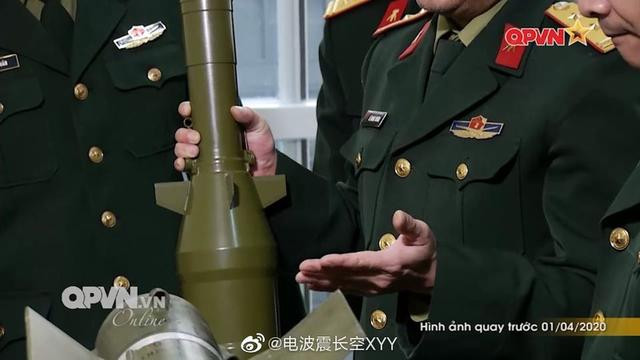 Việc sử dụng đầu đạn nổ đúp 2 tầng (tandem) cho phép tên lửa xuyên 750-800mm thép đồng nhất (RHA) sau giáp phản ứng nổ là một thông số vô cùng ấn tượng, có tính năng ngang ngửa với các phiên bản nâng cấp 9M14/AT-3 do các nước Nga, Trung Quốc, Serbia phát triển và cũng không hề thua kém khả năng xuyên phá của các loại tên lửa chống tăng hiện đại. Ảnh: Cận cảnh đầu đạn nổ đúp 2 tầng (tandem) của tên lửa CTVN-18 Việt Nam.