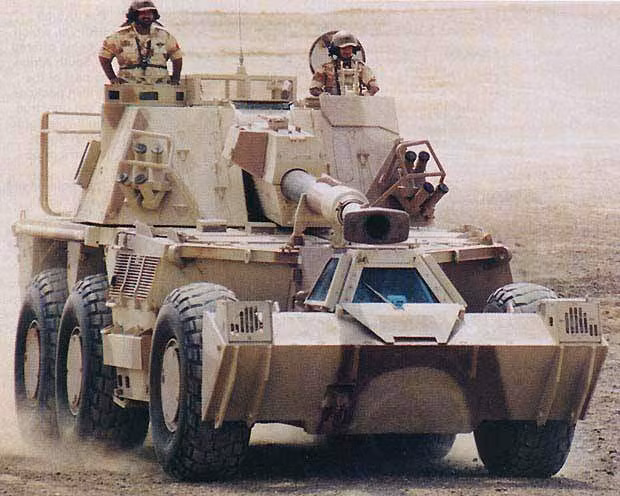 Dù đã ra đời từ những năm 1980, tuy nhiên G6 vẫn giữ cho mình kỷ lục về loại pháo tự hành có tầm bắn xa nhất thế giới cho tới khi gần đây bị “soán ngôi” bởi loại pháo tự hành đang được xếp tại vị trí Top 1. Ảnh: Pháo tự hành G6 triển khai tác chiến.