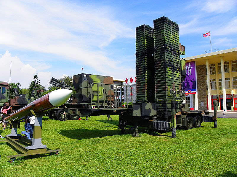 Những tên lửa trên đều có khả năng đánh chặn các loại tên lửa đạn đạo tầm ngắn, tên lửa hành trình và chiến đấu cơ của Trung Quốc, phạm vi của chúng cho phép bảo vệ toàn bộ lãnh thổ của Đài Loan. Ảnh: Hệ thống tên lửa phòng không Tien-Kung III (Sky Bow III) của Đài Loan - Nguồn: ROCAF