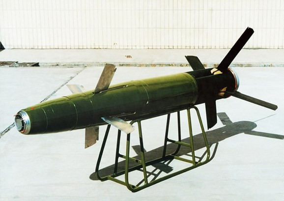 Cùng với đầu tư nâng cao các hệ thống trinh sát, tính toán hỏa lực, các quốc gia phát triển còn phát triển các loại đạn pháo có điều khiển, cho mức chính xác gần như tuyệt đối; ví dụ đạn pháo Krasnopol dùng phương pháp điều khiển chỉ thị mục tiêu bằng tia la-de, có thể tiêu diệt chính xác mục tiêu được trinh sát chỉ thị. Ảnh: Đạn pháo thông minh Krasnopol. Nguồn: warfare.ru