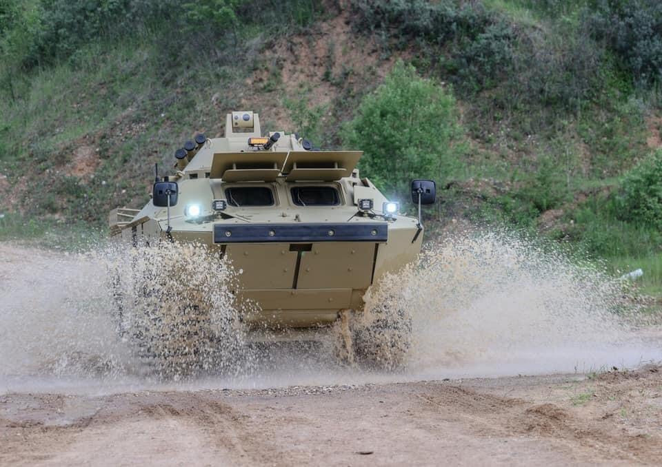 Xe do công ty B-Arms của Nga phát triển và vừa được giới thiệu tại một cuộc triển lãm ở khu vực Ruza gần thủ đô Moscow hôm 9/6 vừa qua. Ảnh: Xe bọc thép BRDM-2MB.