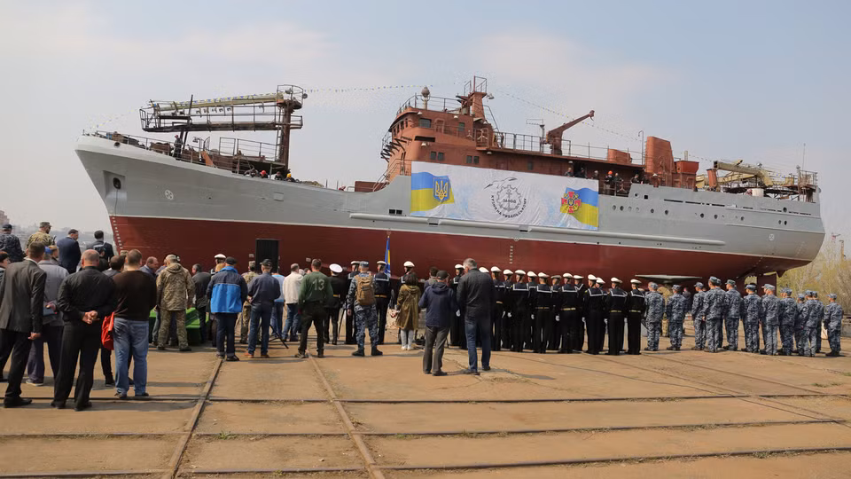 Dù vậy, phải nói rằng, với thực trạng thê thảm của hải quân Ukraine hiện nay thì việc bổ sung thêm một tàu trinh sát hạng trung cỡ hơn 1.200 tấn như chiếc Laguna vẫn là một sự bổ sung quý báu, nâng cao thêm khả năng tác chiến, phát hiện sớm đối thủ trong một cuộc xung đột trên biển của lực lượng vũ trang của họ. Ảnh: Tàu trinh sát hạng trung Laguna.