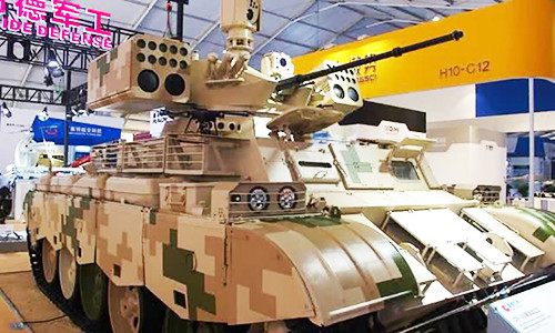 QN-506 sử dụng khung gầm của MBT Type-59 (bản sao của T-54), tháp pháo của QN-506 lắp một loạt hệ thống vũ khí gồm pháo 30 mm, súng máy 7,62 mm, 4 tên lửa chống tăng QN-502C với tầm bắn 6 km, 20 tên lửa QN-201, 4 tên lửa hành trình S-507, 6 ống phóng lựu và một UAV trinh sát. Ảnh: Xe chi viện hỏa lực QN-506 - Nguồn: Wikipedia.