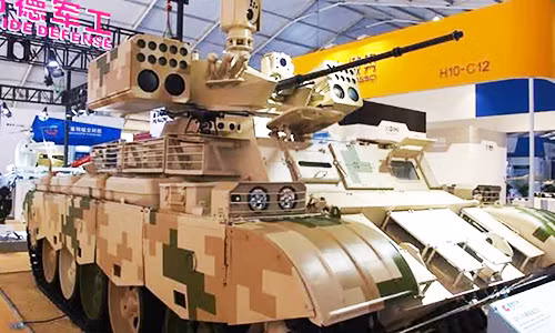 QN-506 sử dụng khung gầm của MBT Type-59 (bản sao của T-54), tháp pháo của QN-506 lắp một loạt hệ thống vũ khí gồm pháo 30 mm, súng máy 7,62 mm, 4 tên lửa chống tăng QN-502C với tầm bắn 6 km, 20 tên lửa QN-201, 4 tên lửa hành trình S-507, 6 ống phóng lựu và một UAV trinh sát. Ảnh: Xe chi viện hỏa lực QN-506 - Nguồn: Wikipedia.