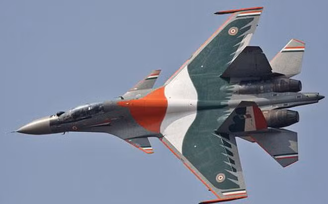 Su-30SM là phiên bản cải tiến của dòng Su-27 nổi tiếng, được chế tạo riêng cho Không quân Nga sử dụng; Su-30SM thiết kế dựa trên hình dáng khí động học của phiên bản Su-30MKI mà Nga phát triển cho Ấn Độ. Ảnh: Su-30MKI của Không quân Ấn Độ - Nguồn: PTI