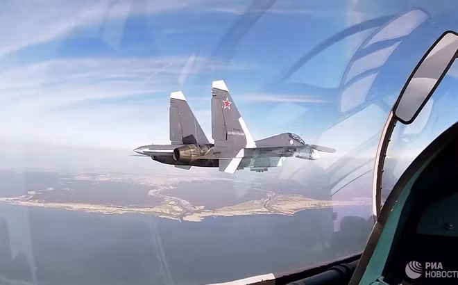 Nếu Su-30SM có thể được trang bị tên lửa này, thì bất kỳ trung đoàn hàng không tiền tuyến nào của Nga sẽ có khả năng chiến đấu rất cao. Một chiếc Su-30SM có thể mang theo một quả tên lửa Kh-32 dưới móc treo dưới bụng của máy bay. Ảnh: Máy bay chiến đấu đa năng Su-30SM trong một cuộc huấn luyện- Nguồn: RIA