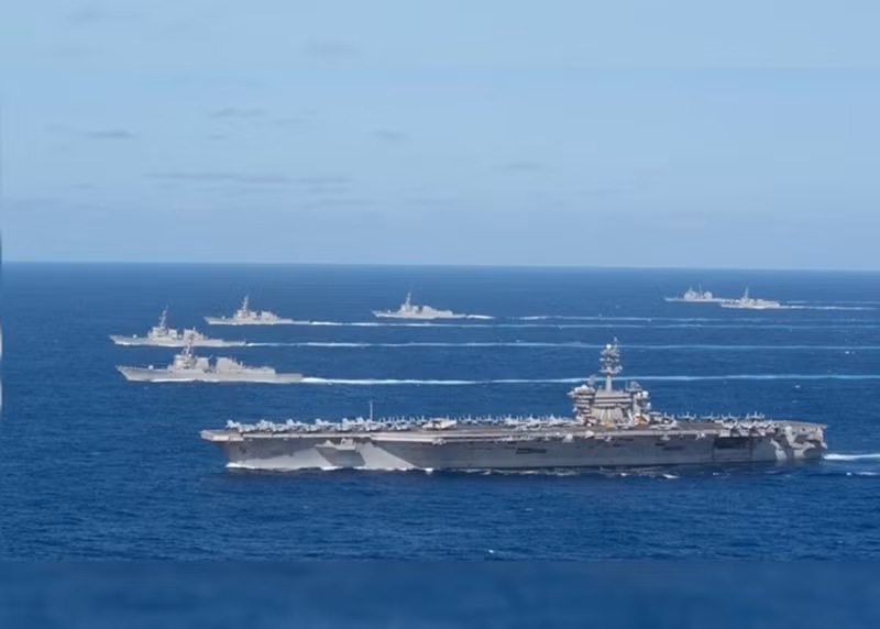 Từ nhận xét trên của Richardson, có vẻ như Hải quân Mỹ rất tin tưởng vào tàu sân bay của họ và không sợ mối đe dọa từ tên lửa đạn đạo chống hạm Dongfeng của Trung Quốc và Mỹ tin rằng, tên lửa chống hạm của Trung Quốc khó có thể xuyên thủng hệ thống phòng thủ và gây ra thiệt hại cho tàu sân bay của họ. Ảnh: Biên đội tàu sân bay USS Theodore Roosevelt (CVN-71) - Nguồn: Hải quân Mỹ.