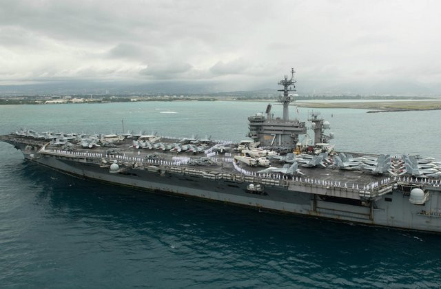 Hải quân Mỹ luôn tính toán các toán để tàu sân bay của họ, hoạt động ngoài tầm đe dọa của các vũ khí tiến công của đối phương. Ảnh: Tàu sân bay USS Theodore Roosevelt (CVN-71) - Nguồn: Hải quân Mỹ.