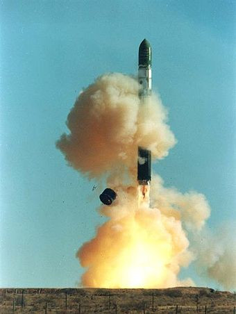 Hiện nay chỉ có Nga, Mỹ, Trung Quốc là những quốc gia có ICBM; Anh và Pháp có các tên lửa tầm trung và chủ yếu được phóng từ tàu ngầm; Ấn Độ và Pakistan đều có tên lửa tầm trung và đang phát triển ICBM, Triều Tiên đang phát triển tên lửa liên lục địa nhưng chưa thành công. Ảnh: ICBM R-36 của Nga - Nguồn: Wikipedia