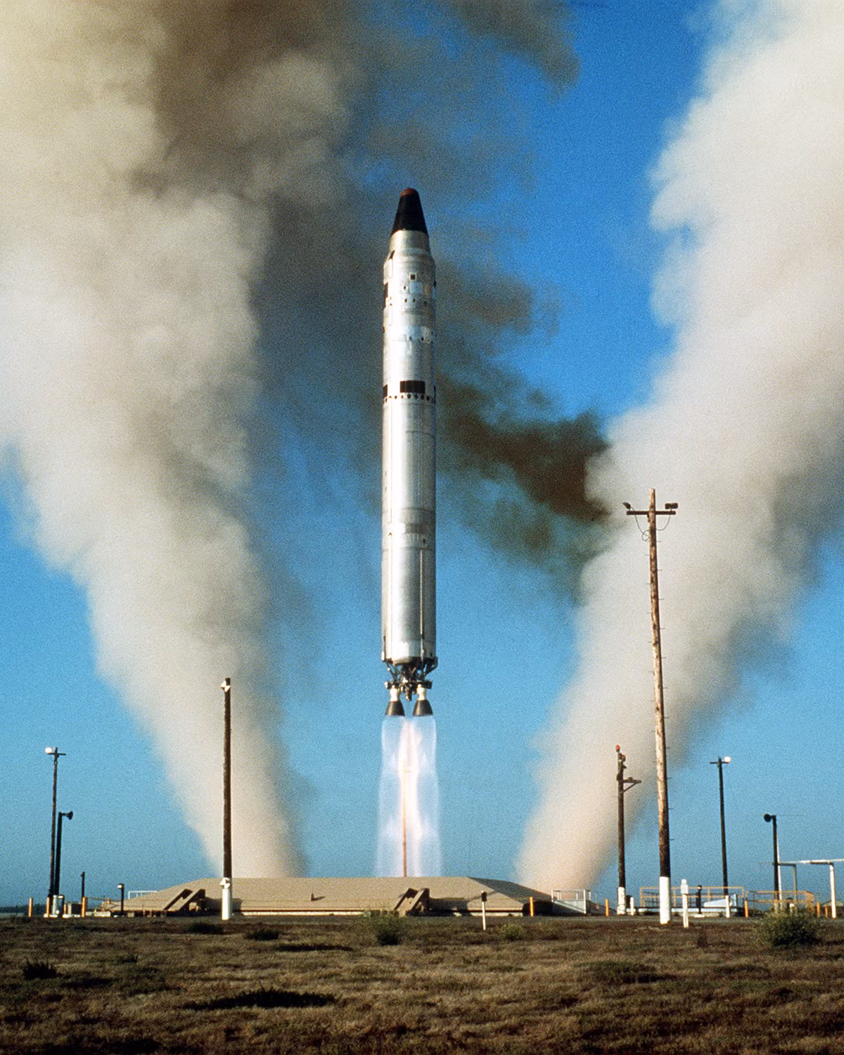 Với năng lượng hạt nhân, chiếc Tu-119 có thể bay hàng chục vòng quanh trái đất mà không cần phải tiếp nhiên liệu; tầm bay có lẽ chỉ phụ thuộc vào sức khỏe của phi công. Ảnh: Tên lửa đạn đạo liên lục địa ra đời đã góp phần dừng chương trình máy bay chạy bằng năng lượng hạt nhân - Nguồn: Wikipedia