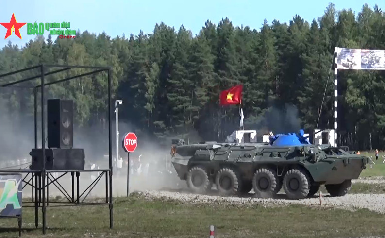 Nhìn chung, ở phần thi này, đội tuyển Hóa học Việt Nam đã cố gắng hết sức với inh thần quyết tâm chiến đấu đến giờ phút cuối cùng, đội ta đã có bài thi thực sự trơn tru với thành tích được rút ngắn đáng kể và hầu như không mắc lỗi trên đường chạy. Ảnh: QĐND.