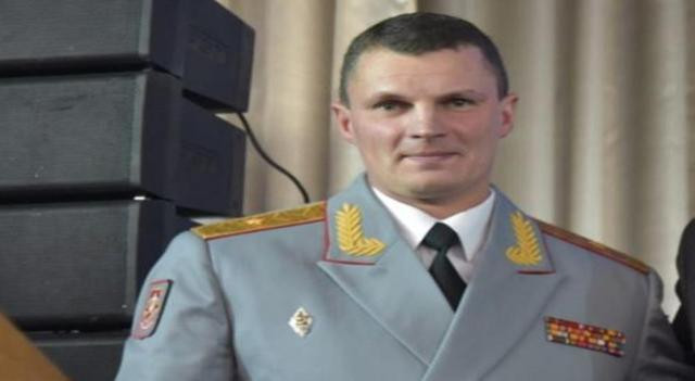 Trước đó vào hôm 18/8, Thiếu tướng Vyacheslav Gladkikh, Phó chỉ huy Quân đoàn binh chủng hợp thành số 36 và là cố vấn quân sự cấp cao của Nga ở Syria, cùng 4 cấp dưới đã bị thiệt mạng trong một vụ tấn công bằng bom tự chế cài vệ đường, sau khi thực hiện một sứ mệnh hỗ trợ nhân đạo ở Deir ez-Zor, miền đông Syria. Ảnh: Thiếu tướng Vyacheslav Gladkikh hy sinh ở Syria hôm 18/8 - Nguồn: Sina.