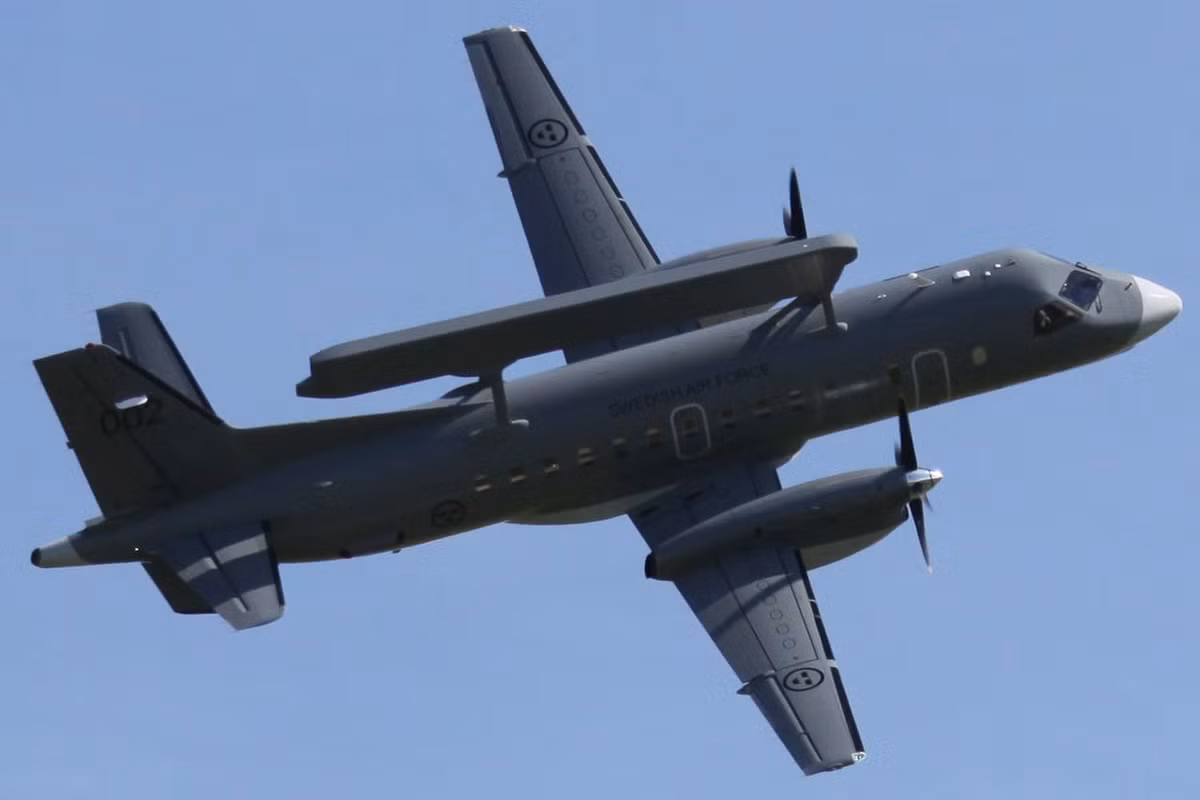 Chúng ta sẽ phải tìm giải pháp ở một số hãng sản xuất ít ỏi hiện nay như Saab (Thụy Điển) hay Embraer (Brazil) với các sản phẩm nhỏ hơn, nhưng chi phí đảm bảo hơn với các nước đang phát triển có ngân sách quốc phòng vừa phải. Trong ảnh, máy bay chỉ huy – cảnh báo sớm Saab 340 AEW&amp;C.