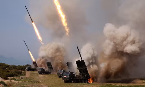 Bên cạnh đó, do tình hình căng thẳng suốt gần 60 năm qua trên bán đảo, cùng với địa lý bất lợi nằm gần khu giới tuyến, Thủ đô Seoul của Hàn Quốc luôn có những kịch bản nhằm chống lại những cuộc tập kích bằng hỏa lực của Quân đội Triều Tiên.