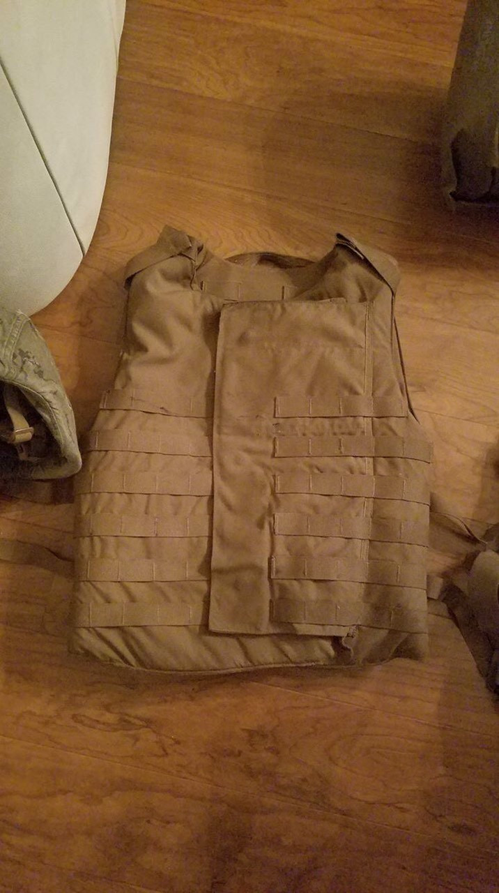 Ảnh: Áo giáp OTV của một binh sĩ thủy quân lục chiến dự bị Hoa Kỳ với màu nâu truyền thống.