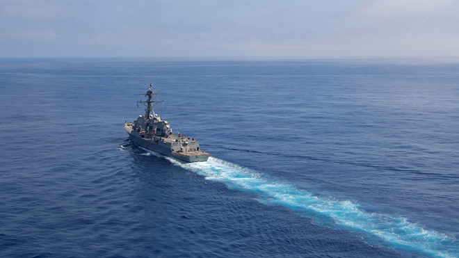 Trên thực tế, vào đầu tháng 5, Hạm đội 7 của Hải quân Mỹ đã thực hiện cuộc tập trận chung gần Biển Hoa Đông; các phương tiện tham gia bao gồm tàu mặt nước, tàu ngầm và máy bay quân sự; trong đó có tàu khu trục mang tên lửa dẫn đường "Rafael Peralta" và 3 tàu ngầm hạt nhân.