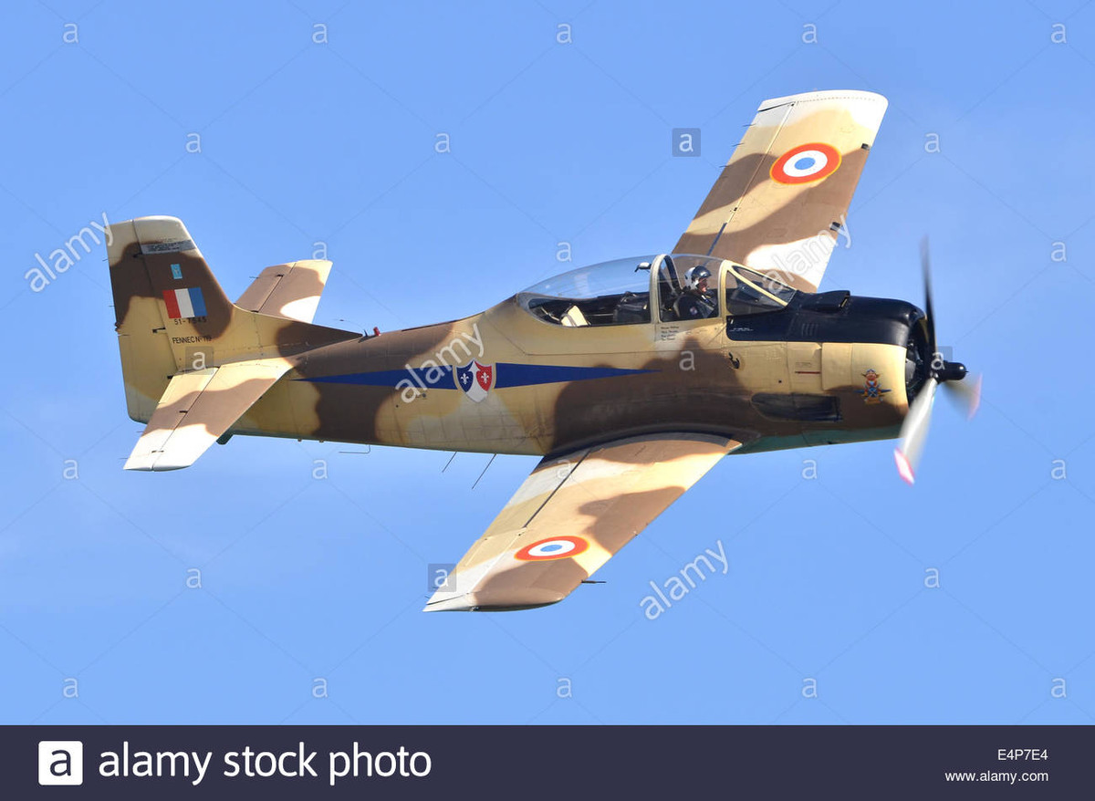 Lúc 1 giờ 7 phút sáng ngày 16/2/1964, Tư lệnh Quân chủng quyết định cho T-28 cất cánh. Đêm 15 sáng ngày 16 tháng 2, mặc dù là tuần trăng mờ đầu tháng, nhưng trời rất tối, phi công Nguyễn Văn Ba và Lê Tiến Phước phải hết sức tập trung quan sát. Ảnh minh hoạ: Trong ảnh là máy bay T-28 do Mỹ sản xuất.