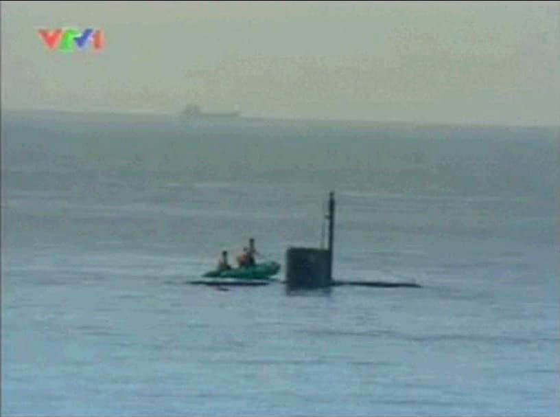 Giai đoạn này, phía ta đã mua 2 tàu ngầm mini lớp Yugo của Triều Tiên bằng trao đổi gạo. Tàu dài 20m, lượng giãn nước đầy tải hơn 100 tấn. Nó được trang bị 1 động cơ diesel cho phép đạt vận tốc tối đa 10 hải lý/h khi nổi à 4 hải lý/h khi lặn. Nó có 2 ống phóng ngư lôi 406mm, thủy thủ đoàn 4 người và có thể chở theo từ 6-8 lính đặc công người nhái.