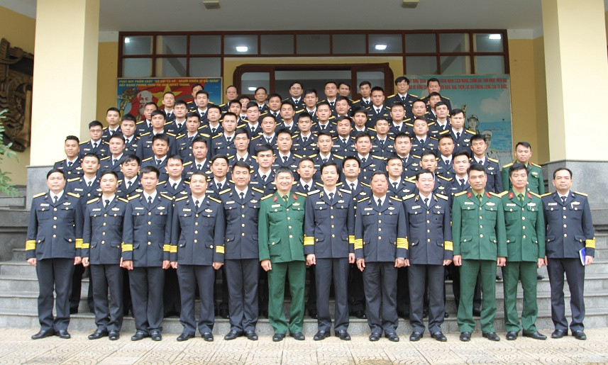 Giai đoạn 1980, Quân đội Việt Nam đã bắt đầu gửi học viên sang Liên Xô để học chuyển loại tàu ngầm, dự kiến sang những năm 1990 sẽ tiếp nhận những tàu ngầm đầu tiên từ nước bạn Ảnh: Cán bộ chiến sĩ tàu ngầm chuẩn bị được gửi sang Nga học tập - Báo Hải quân.