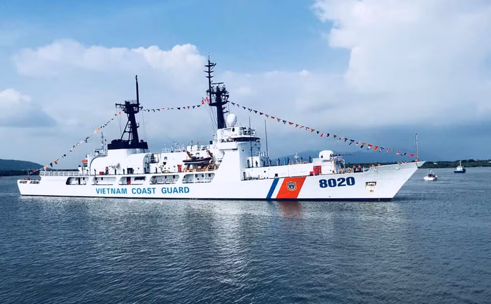  Tàu Hamilton: đây là tàu tuần duyên cũ của Mỹ loại biên và chuyển giao lại cho cảnh sát biển Việt Nam, lượng giãn nước đầy tải 3250 tấn. Việt Nam đã có 1 chiếc trong biên chế và chuẩn bị tiếp nhận chiếc thứ 2.