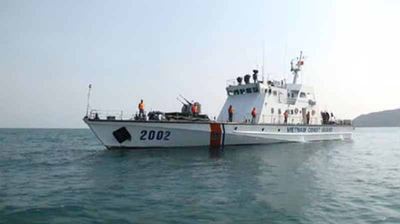  Tàu TT-200: Tàu được thiết kế và đóng mới tại nhà máy Hồng Hà, có lượng giãn nước 200 tấn và dài 30m, có 2 phiên bản của loại này với cấu trúc thượng tầng khác nhau nhưng vẫn gọi chung là TT-200. Đây là một trong những tàu chủ lực của lực lượng chấp pháp Việt Nam tham gia ngăn cản Trung Quốc hạ đặt giàn khoan HD-981 trong vùng đặc quyền kinh tế của ta năm 2014.