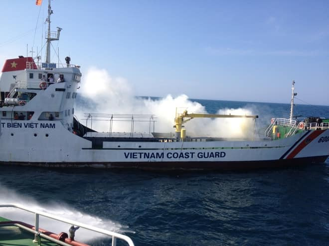  Tàu Trường Sa: Tàu này được Việt Nam tự thiết kế đóng mới trong thập niên 90 cho nhiệm vụ vận tải chi viện đảo tiền tiêu. Sau đó 2 tàu đã được chuyển sang làm nhiệm vụ tàu cảnh sát biển. Tàu có lượng giãn nước hơn 1000 tấn và có thể vận tải lượng hàng hóa lớn.