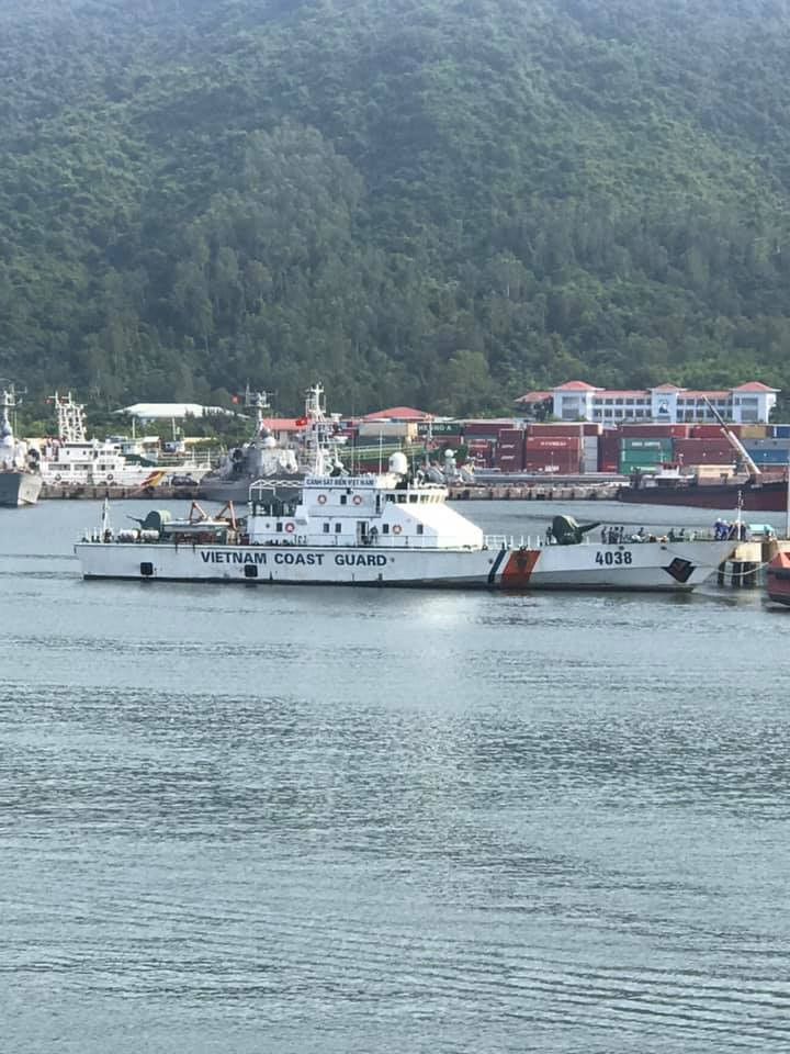  Tàu TT-400: Tàu do nhà máy Hồng Hà chế tạo trong nước, là lớp tàu tuần tra chủ lực của cảnh sát biển Việt Nam. Tàu dài 54.16m, rộng 9.16m, tốc độ tối đa 32 hải lý/h. Đây là phiên bản tàu chấp pháp dựa trên thiết kế tàu pháo lớp TT-400TP của Hải quân Việt Nam.