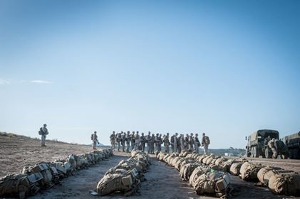 Lực lượng thủy quân lục chiến dự bị này cũng đang sử dụng các loại họa tiết ngụy trang kiểu cũ là Digital Camo (ngụy trang kỹ thuật số) với hai màu cơ bản là sa mạc và rừng rậm (woodland digital), trong khi các đơn vị trực chiến tuyến đầu của quân đội Mỹ đang dần chuyển sang sử dụng quân phục kiểu Multicam. Ảnh: Trang bị của binh sĩ thuộc đơn vị 4th MAW trong cuộc huấn luyện thường niên.