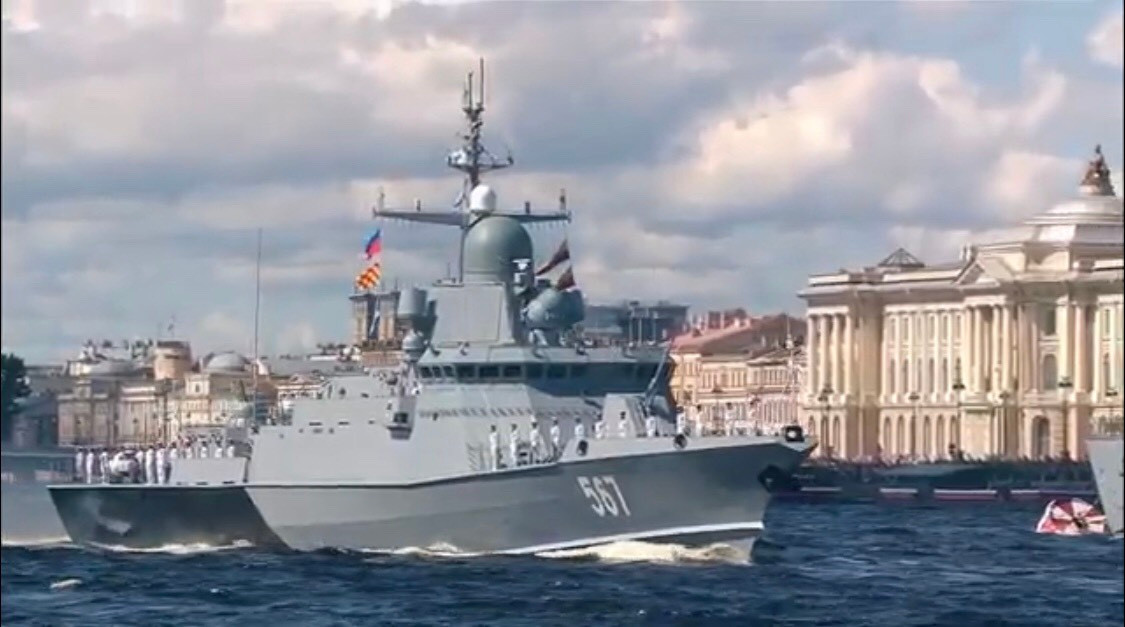 Tàu hộ tống mang tên lửa lớp Karakurt (Project 22800) số hiệu 567. Tàu có lượng giãn nước 800 tấn, dài 67m, rộng 11m, vũ khí mạnh mẽ nhất của tàu là 8 ống phóng thẳng đứng đa nhiệm VLS sử dụng tên lửa hành trình tấn công mặt đất Kalibr hoặc tên lửa hành trình chống hạm Oniks.