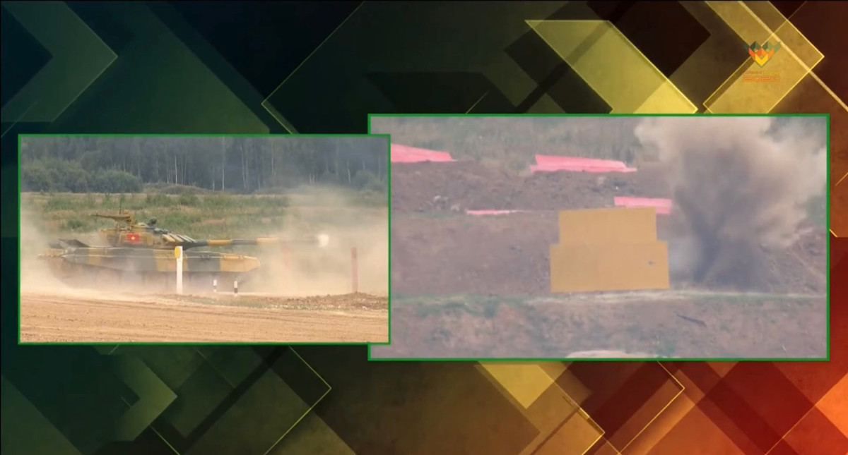 Trước hết, ngay từ trận đấu mở màn vòng bảng của kíp xe số 1 đội tuyển Việt Nam do đồng chí Đại uý Trần Việt Hải làm trưởng xe, xe tăng T-72B3 đã gặp vấn đề. Mới vừa bước vào thi đấu, khi tiến vào tuyến bắn pháo chính 125mm, sau phát đạn đầu tiên tiêu diệt mục tiêu rất nhanh của đồng chí pháo thủ, hệ thống nạp đạn tự động của xe đã gặp trục trặc. Ảnh: Kíp xe số 1 Việt Nam gặp trục trặc với hệ thống nạp đạn trong trận đầu tiên 