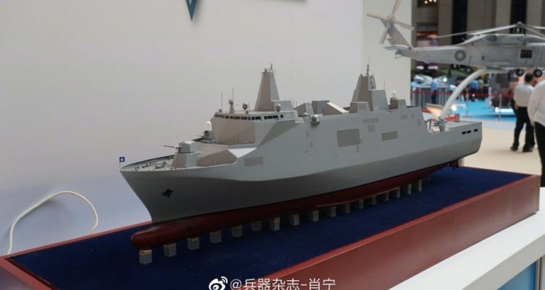 Dù là tàu đổ bộ nhưng tàu LPD mới này của Đài Loan có hỏa lực khá mạnh mẽ khi trang bị 1 pháo hạm 76mm, 2 hệ thống phòng thủ tầm gần CIWS Phalanx ở trước và phía sau (trên hanga trực thăng) của tàu.