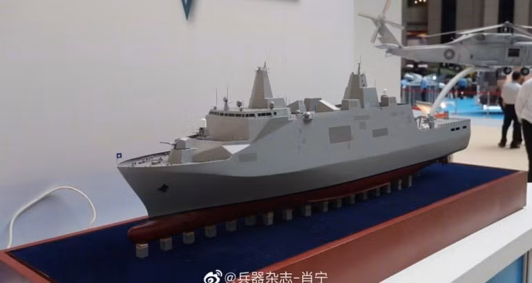 Dù là tàu đổ bộ nhưng tàu LPD mới này của Đài Loan có hỏa lực khá mạnh mẽ khi trang bị 1 pháo hạm 76mm, 2 hệ thống phòng thủ tầm gần CIWS Phalanx ở trước và phía sau (trên hanga trực thăng) của tàu.