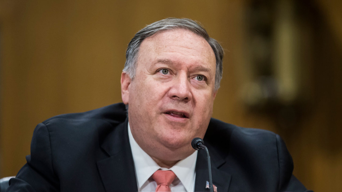 Đây là động thái xảy ra một này chỉ sau khi Ngoại trưởng Mỹ - ông Mike Pompeo tuyên bố rằng tất cả các tuyên bố của Trung Quốc đối với tài nguyên ngoài khơi trên hầu hết Biển Đông là bất hợp pháp. Cũng như coi các hành động trên biển của Trung Quốc hiện nay là hành động bắt nạt nhằm kiểm soát những nguồn tài nguyên này. Ảnh: Ngoại trưởng Mỹ - Mike Pompeo, người vừa phát ngôn đả kích Trung Quốc hôm 13/7 vừa qua.